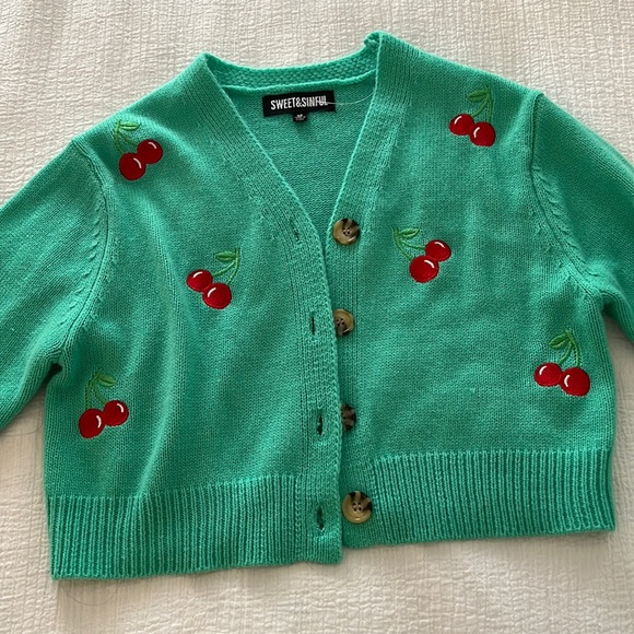 Sweaters - Cherry cropped sweater